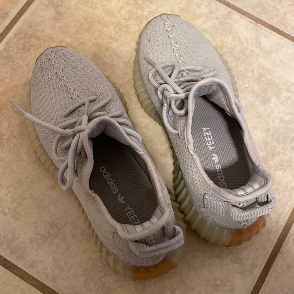 Adidas Yeezy “Sesame” size 5.5 youth